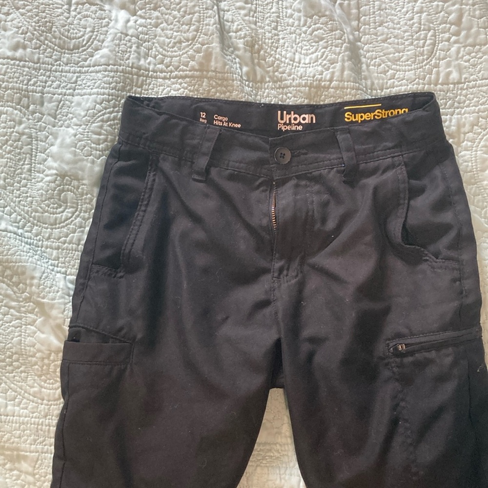 Boys Urban Pipeline size 12 cargo shorts black